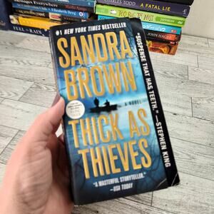 THICK AS THIEVES Sandra Brown Paperback 2021 1st Oversize Mass Market‎ Edition